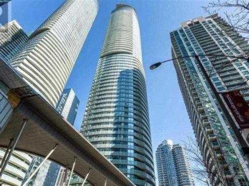 Downtown Suites Toronto Exterior foto